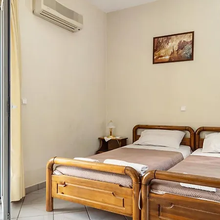 アパート Daratos 1