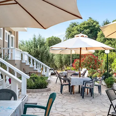 アパート Daratos 1